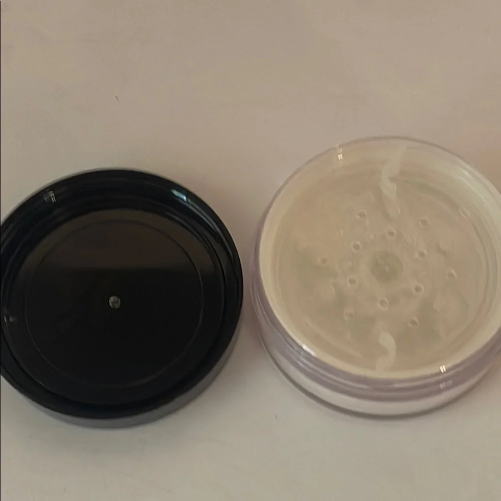 NIB Mary Kay Translucent Loose Powder